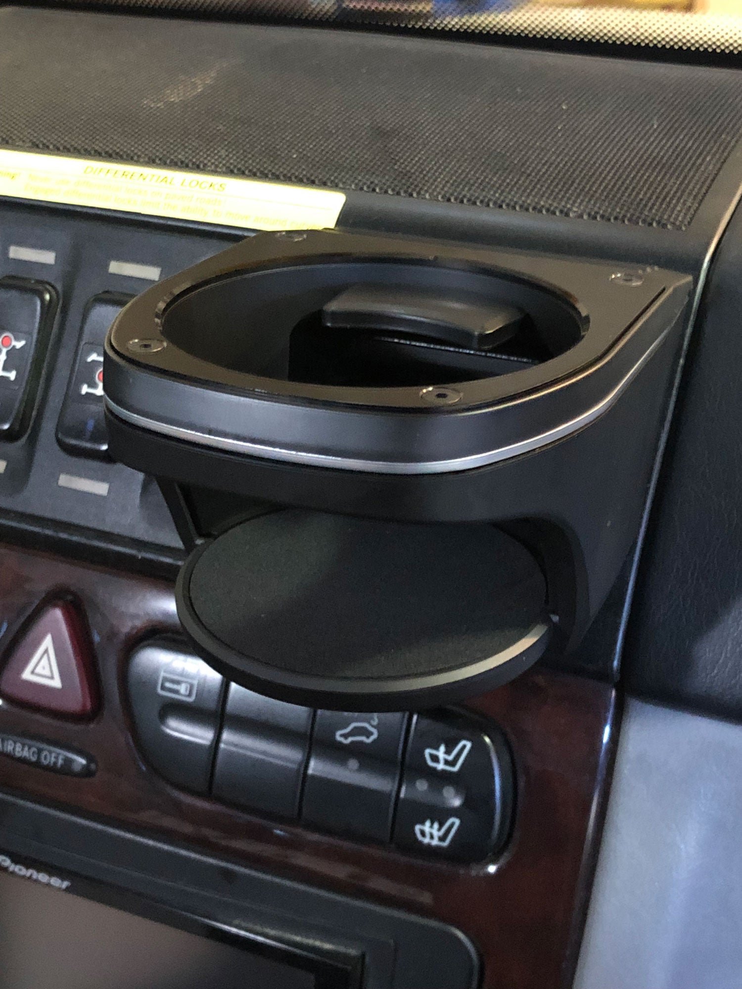 AIR VENT MOUNTED CUP HOLDER FOR MERCEDES G-WAGEN W463 2002 - 2018 - Image 2