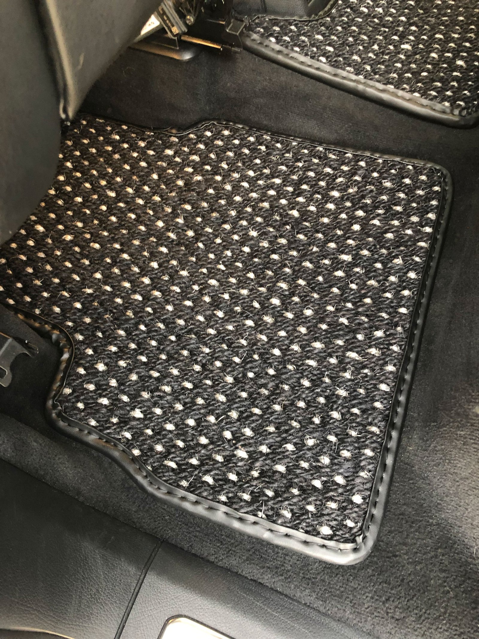 COCO FLOOR MATS FOR THE NEW 2019+ G-WAGEN - Image 4