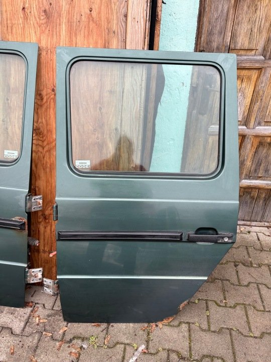 Mercedes g class w463 left and right door rear set - Image 3