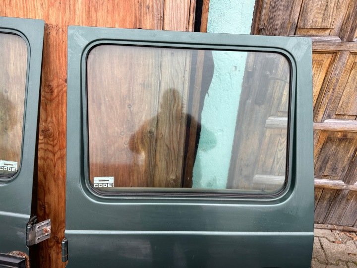 Mercedes g class w463 left and right door rear set - Image 4