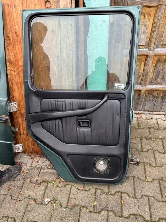 Mercedes g class w463 left and right door rear set - Image 5